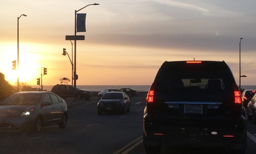 眩しい夕焼けのようす