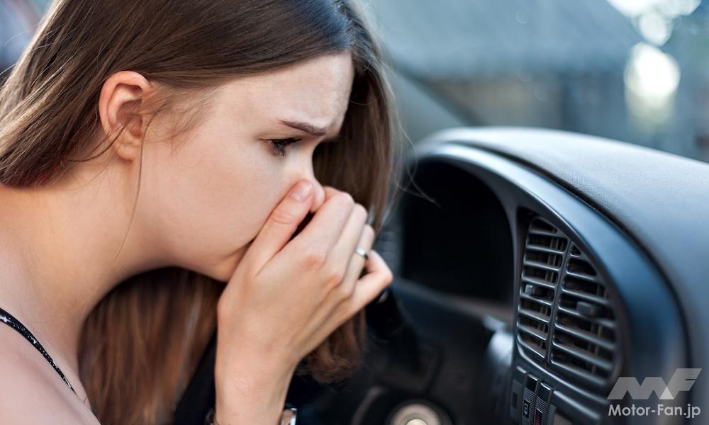 臭うカーエアコンのイメージ