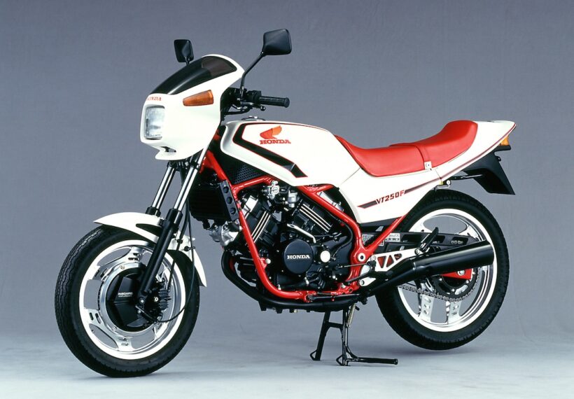 1982_honda_vt250f_02b