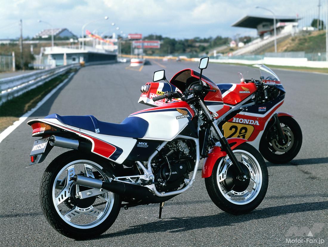 インボードディスク｜初採用は80年代の名車CBX400F。ホンダの画期的