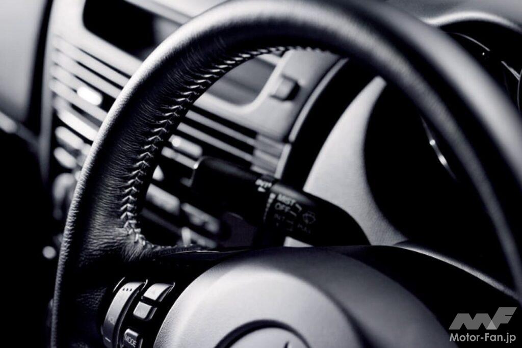 )「RX-8ロータリー40周年記念車」の専用黒革ステアリングホイール