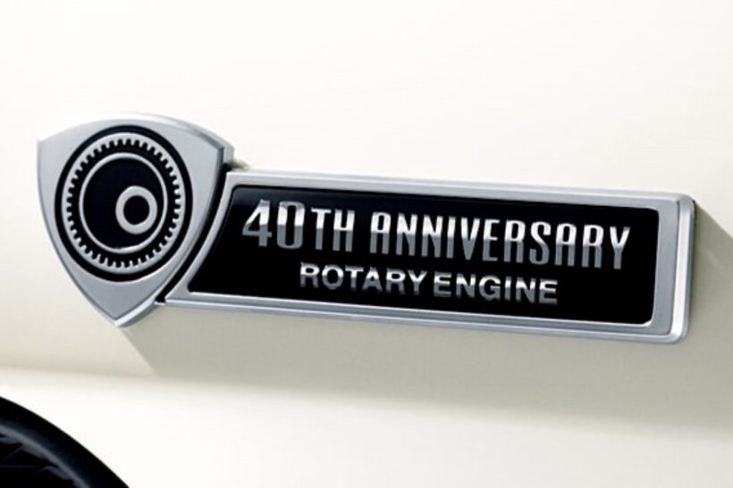 「RX-8ロータリー40周年記念車」の40周年記念オーナメント