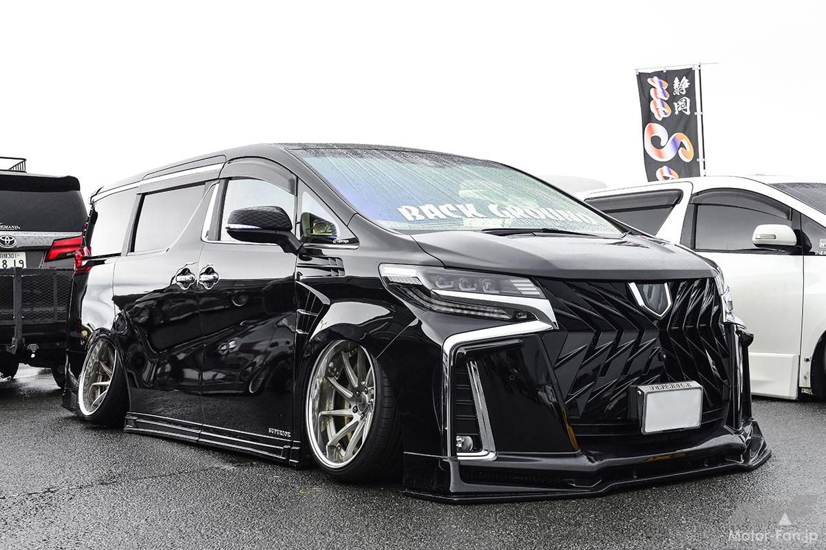 車内のスペアタイヤ（!?）が回っちゃう!? カスタム愛が止まらない『30