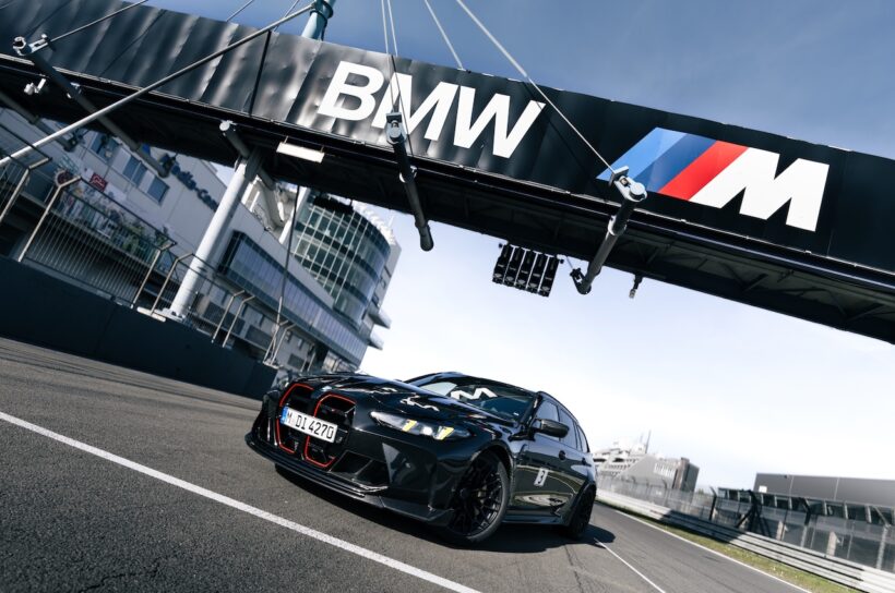 ニュルブルクリンク・ノルトシュライフェを走行する「BMW M3 CS ツーリング」。