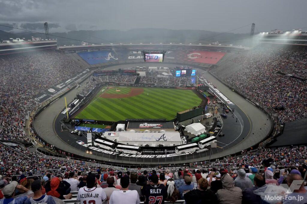 「ブリストル・モーター・スピードウェイ」内に野球場を設営。8月2日から3日かけて、史上初となるサーキットで野球を行う「スピードウェイ・クラシック」が開催された。