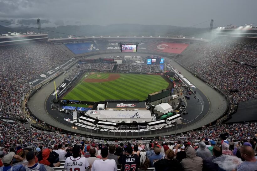 「ブリストル・モーター・スピードウェイ」内に野球場を設営。8月2日から3日かけて、史上初となるサーキットで野球を行う「スピードウェイ・クラシック」が開催された。