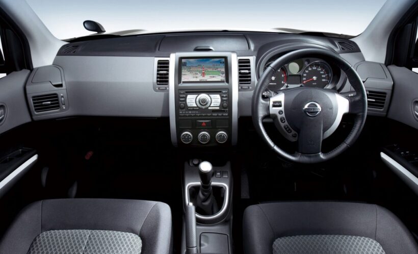 エクストレイル20GTのコクピット