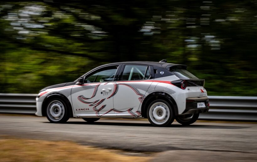 デルタ S4のデビューから40年を迎えた2025年、ランチアは「イプシロン ラリー4 HF」でラリーに復帰。さらにサーキット用プライベーター向けレーシングカー「イプシロン HF レーシング」も開発した。
