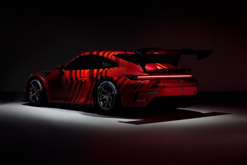 新型ワンメイクレーシングカー「ポルシェ 911 カップ」のエクステリア。