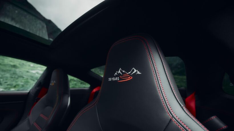 「911 カレラ 4 GTS “トリビュート トゥ トランスファガラシャン”」のインテリア。