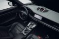 「911 カレラ 4 GTS “トリビュート トゥ トランスファガラシャン”」のインテリア。