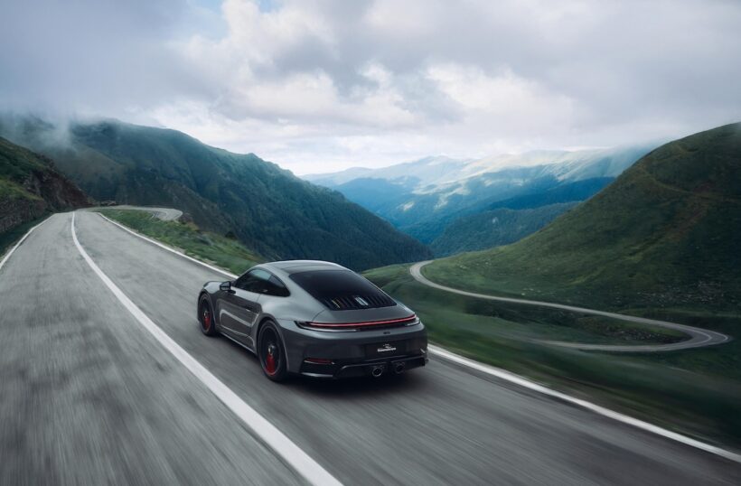 トランスファガラシャンを走行する「911 カレラ 4 GTS “トリビュート トゥ トランスファガラシャン”」。