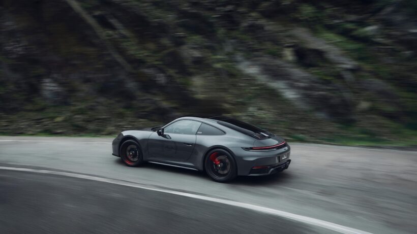トランスファガラシャンを走行する「911 カレラ 4 GTS “トリビュート トゥ トランスファガラシャン”」。