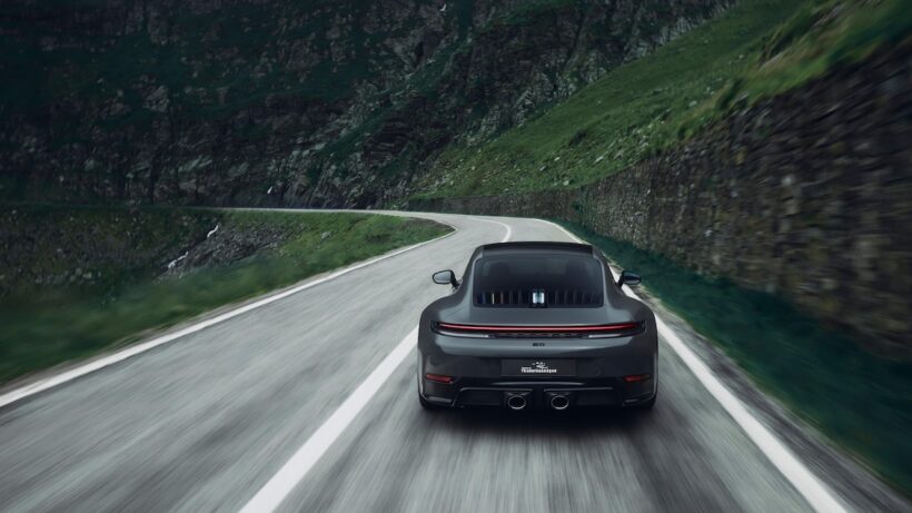 トランスファガラシャンを走行する「911 カレラ 4 GTS “トリビュート トゥ トランスファガラシャン”」。