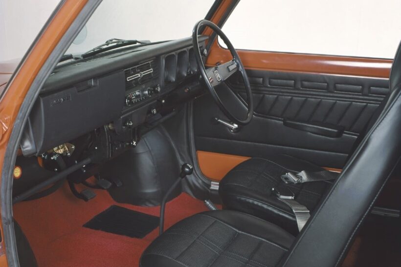 「スバルR-2」のフロントシート