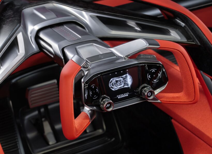 「ザ・クエイル」で初公開された「コルベット CX コンセプト」のコクピット。