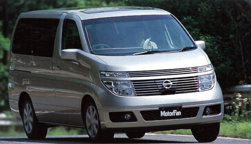 )2002年にデビューした2代目「エルグランド」