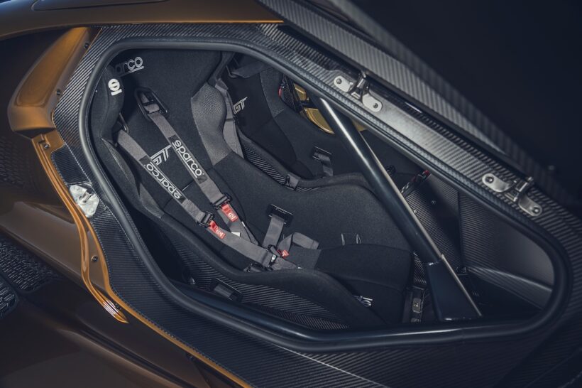 サーキット専用車「フォード GT Mk IV」のコクピット。