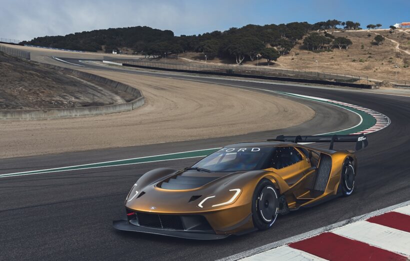 サーキット専用車「フォード GT Mk IV」の走行シーン。