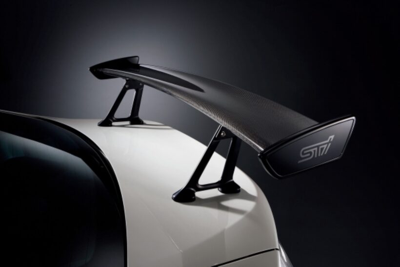 BRZ tS GT PACKAGEに装着されるSTI製ドライカーボンリヤスポイラー