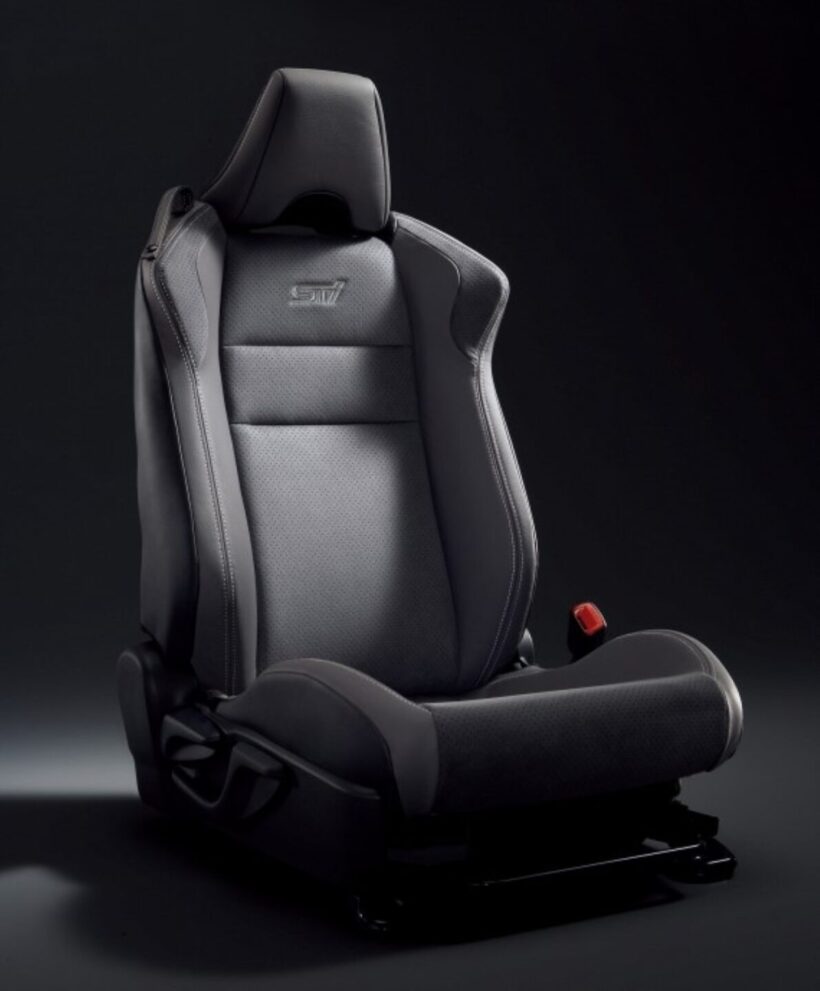 BRZ tS に装着される専用フロントシート