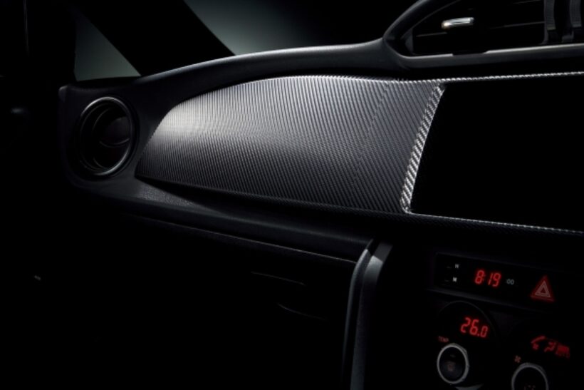 カーボン調インパネパネル