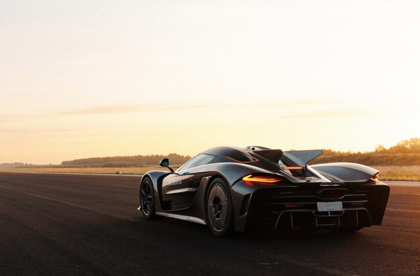 スウェーデンのオーレブロ空港において、ケーニグセグ ジェスコ アブソリュートが0-400-0km/hアタックを実施。従来の記録を上まわる25.21秒をマークした。