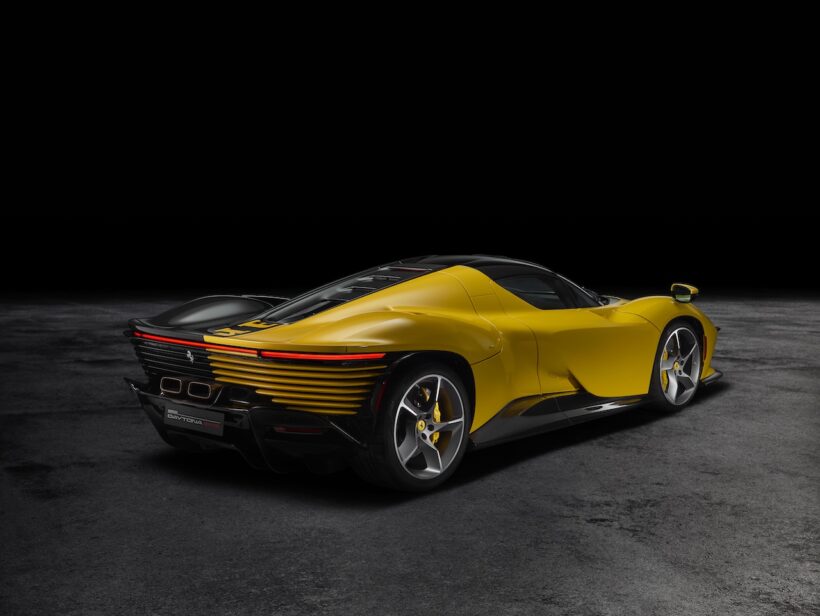 今回のチャリティオークションのために、フェラーリは「SP3 デイトナ」を1台のみ再製造。希少な1台は、新車史上最高額で落札された。