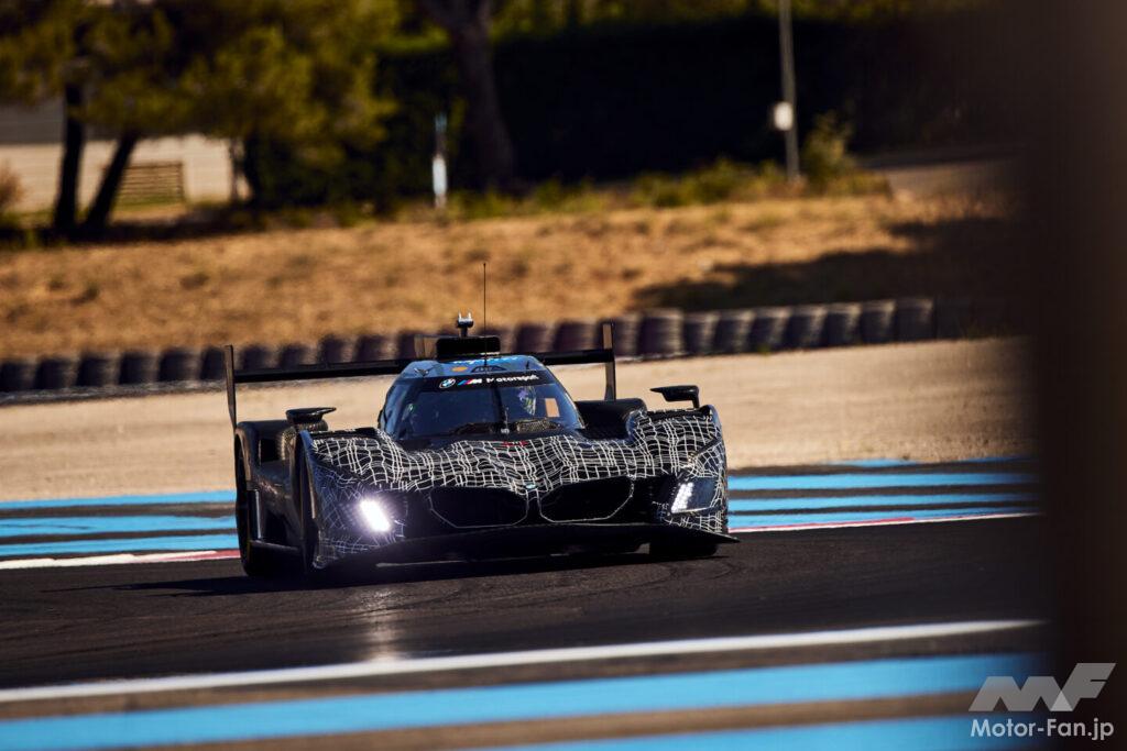 ポール・リカール・サーキットでテストを行う2026年仕様の「BMW M ハイブリッド V8」。