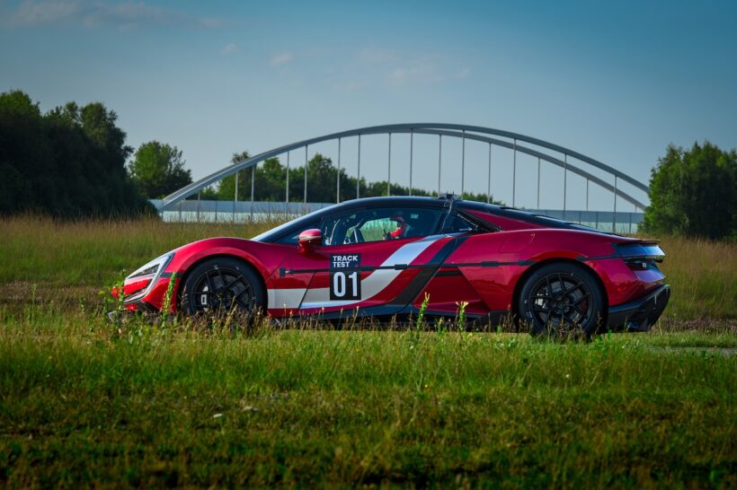 ヤンワン U9 トラックエディションは、高性能4モーターからなる「e4プラットフォーム」を搭載。システム最高出力は3000PSを超える。