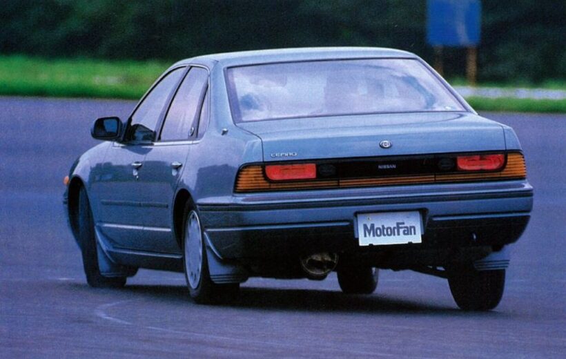 「セフィーロ」のリアビュー