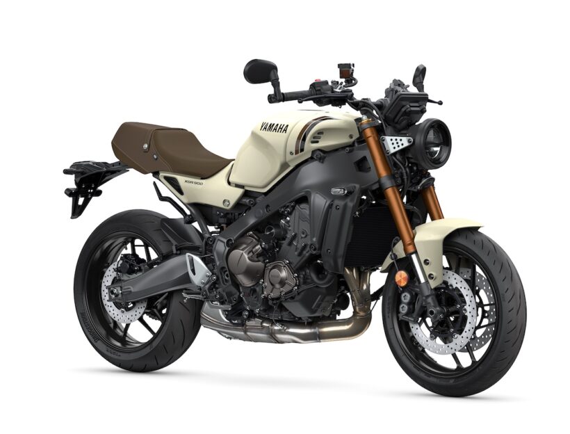 2025_YAMAHA_XSR900_01
