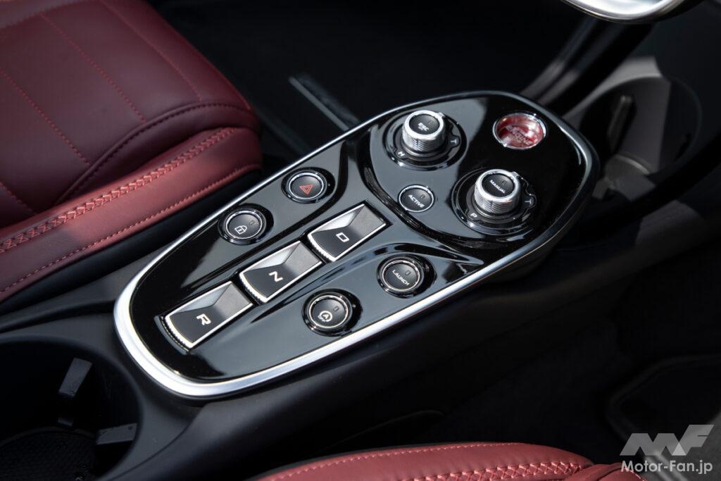 パワートレインとシャシーを個別にモード切り替えできる。