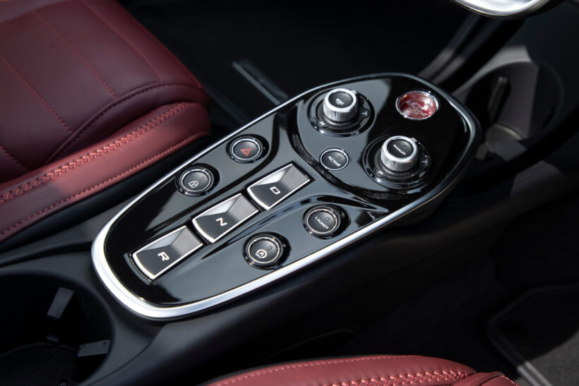 パワートレインとシャシーを個別にモード切り替えできる。