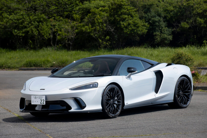 GTからGTSにモデルチェンジをして、フロントのインテーク周りが手直しされ、リヤフェンダーに新たなインテークが設けられた。