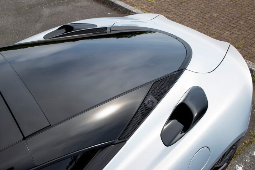 GTからGTSにモデルチェンジをして、フロントのインテーク周りが手直しされ、リヤフェンダーに新たなインテークが設けられた。