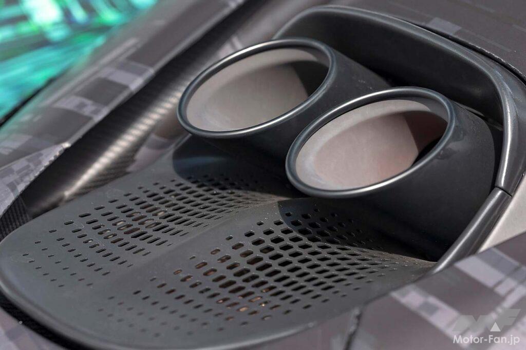 AMG GTブラックシリーズ用に開発されたドライサンプ式のM178 LS2型4.0リッターV8ツインターボエンジンを積む。ブレンボ製のカーボンセラミックブレーキが強力な制動力を生み出す。