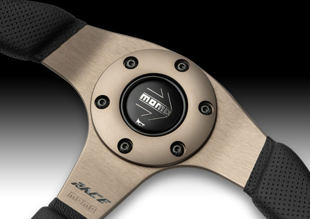 日本限定モデルからグローバル展開モデルへ！」30年の時を経て『MOMO