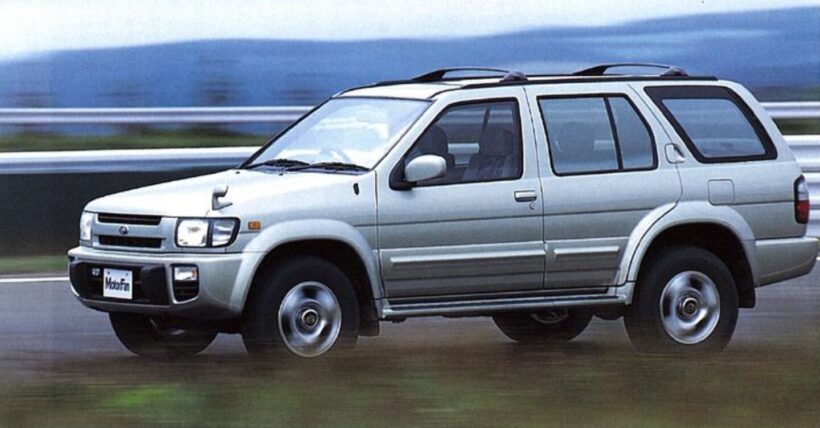 日産「テラノ・レグラス」のサイドビュー