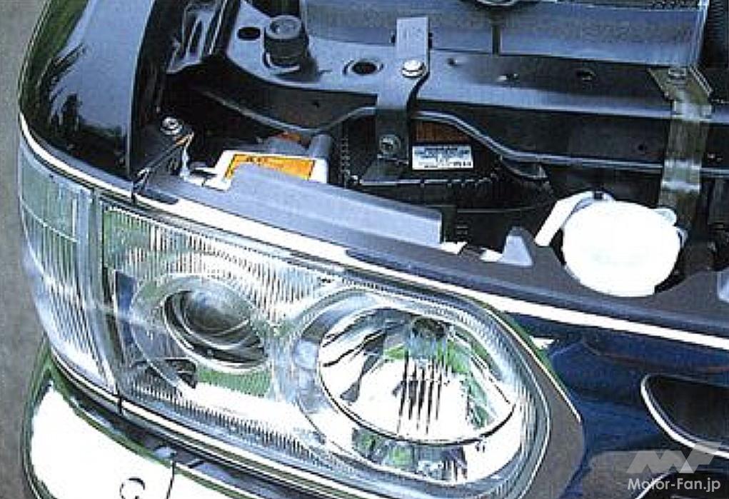 日産「テラノ・レグラス」に採用されたキセノンヘッドランプ