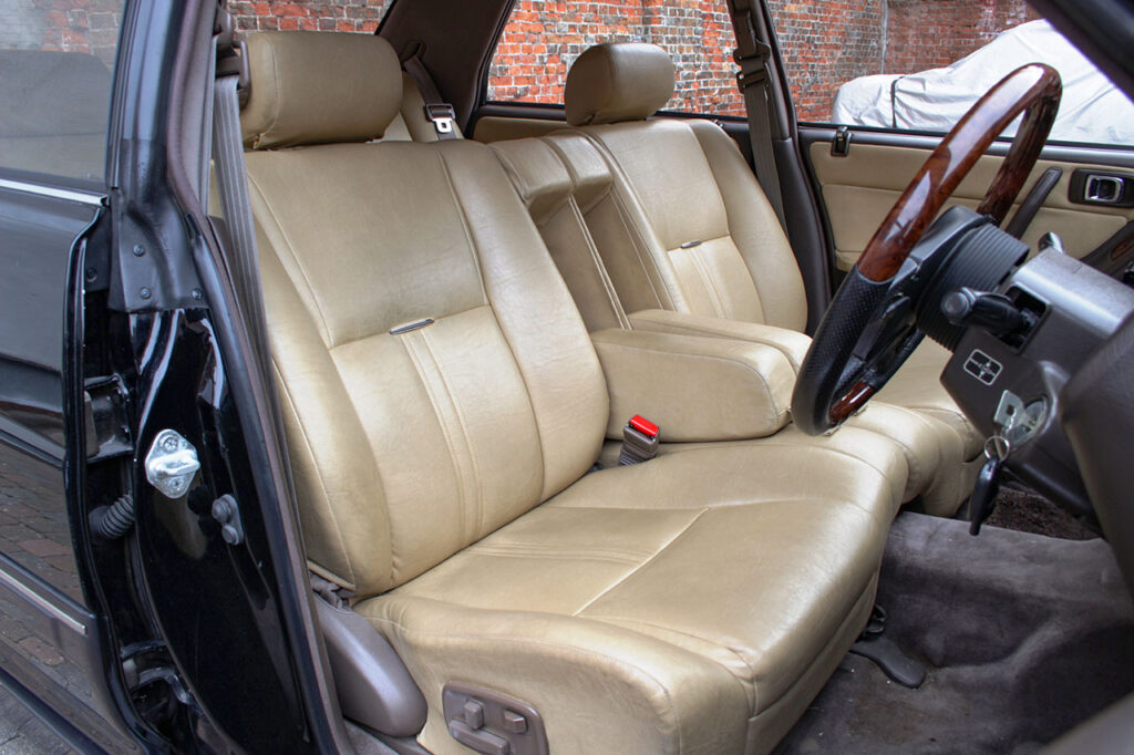 F【426140】 UZS131 クラウン ハードトップ ワイド 後期 フロント バンパー 52119-30130 色 869 / MS137 GS131H JZS131 130系クラウン １JZ Engine Project : 1970 MS51 CROWN Hard Top \u2013 BUY-SELL-TRADE