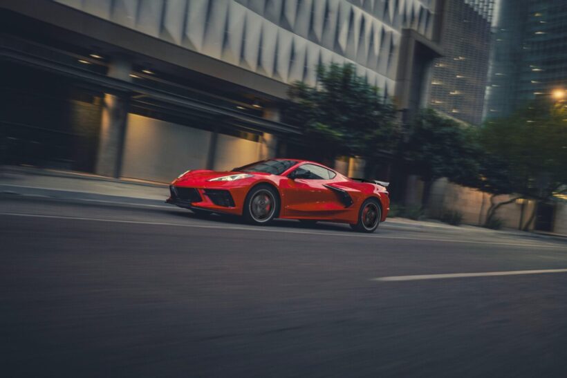 右ハンドル仕様も用意され、ポルシェなど欧州スーパーパーと比較して遜色ない性能・利便性が比較的リーズナブルな価格で手に入るのが強みだろう。