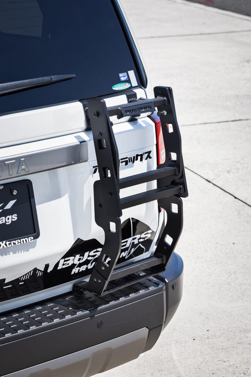 純正ガラスハッチが開閉できるリアラダー、タフなバンパーガードが発売