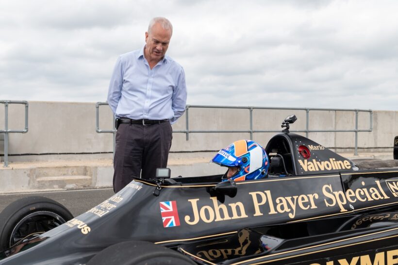 自身がかつてテストドライブしたロータス タイプ79と対峙したヤン・ラマース。