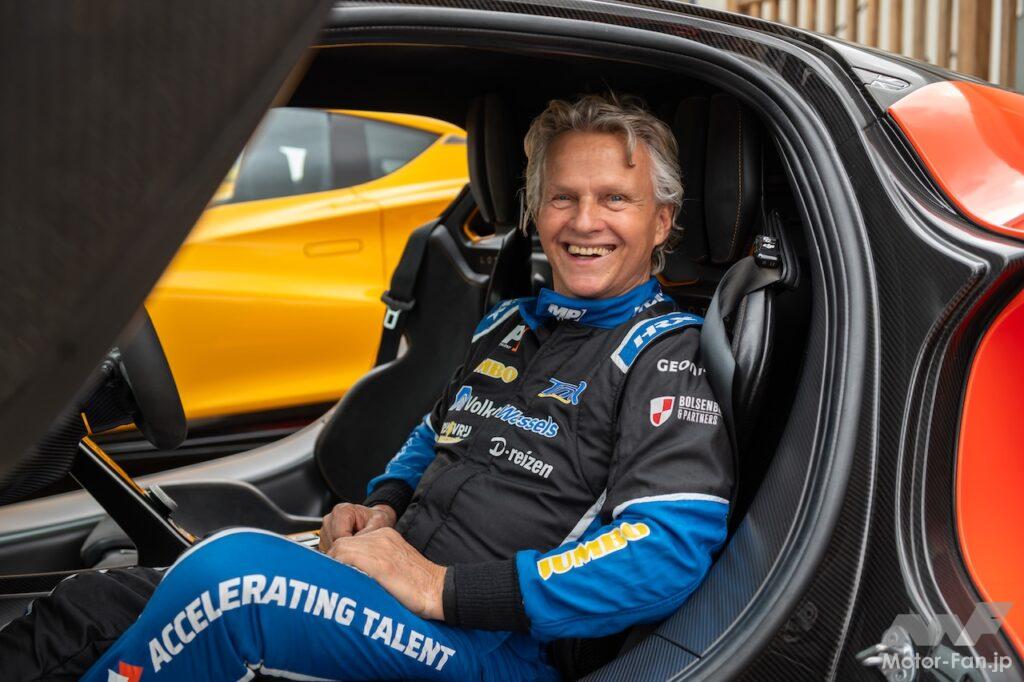 自身がかつてテストドライブしたロータス タイプ79と対峙したヤン・ラマース。