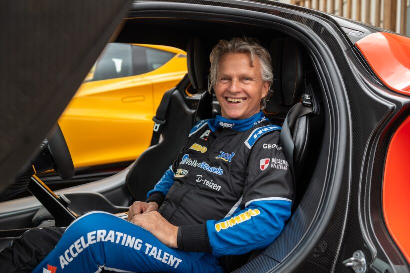 自身がかつてテストドライブしたロータス タイプ79と対峙したヤン・ラマース。