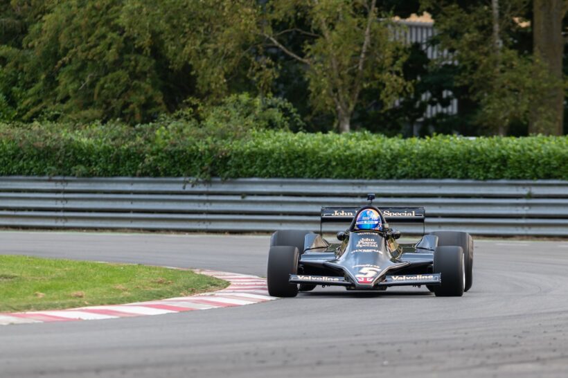 元F1ドライバーのヤン・ラマースが、ヘセルにあるロータスのテストコースで「ロータス タイプ79」をドライブした。