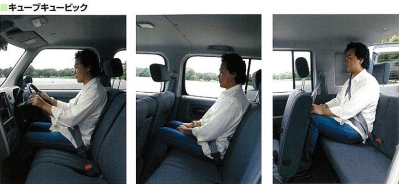 「キューブ・キュービック」の3列に座った感じはこう