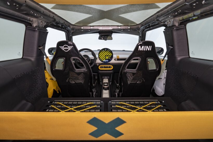 デウス エクス マキナが手がけた「MINI ジョン クーパー ワークス エレクトリック “スケグ”」。