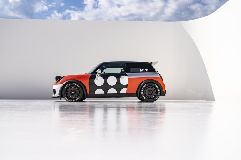 デウス エクス マキナが手がけた「MINI ジョン クーパー ワークス “マキナ”」。